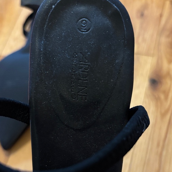 Ardene Black Pointed Slingback Heels - Picture 5 of 5